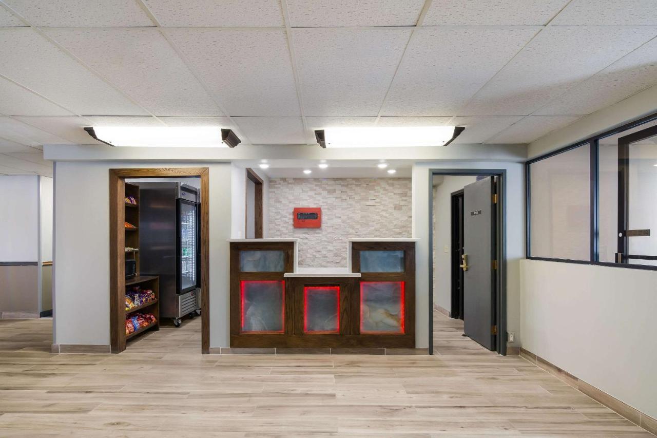 Econo Lodge Уиллистон Экстерьер фото